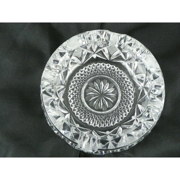 Vintage Pressed Glass Ashtray With Etched Geometric Pattern & Four Slots 6" Dia - Picture 7 of 8